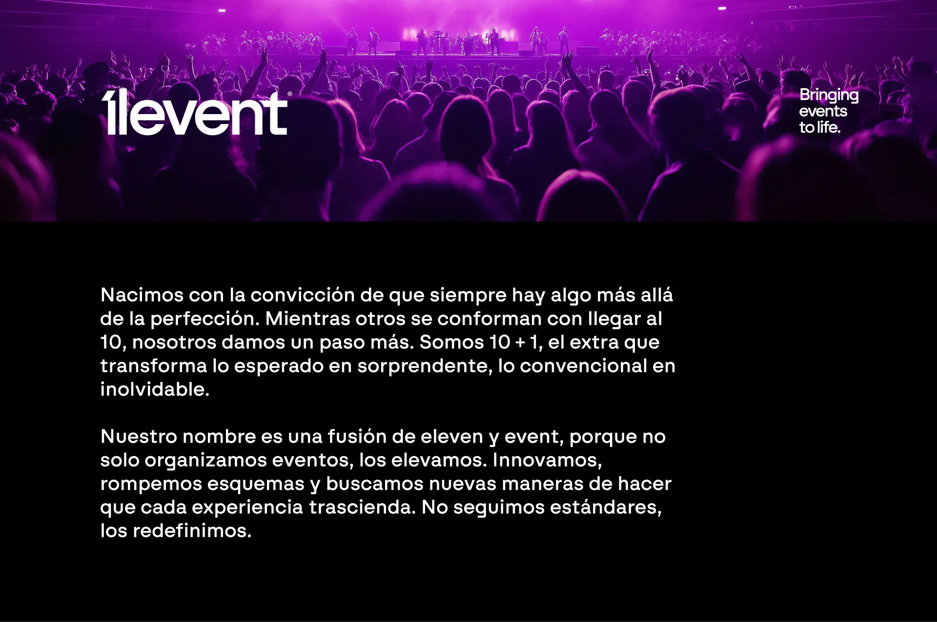 Público en un concierto con luces violeta y el manifiesto de la marca Ilevent
