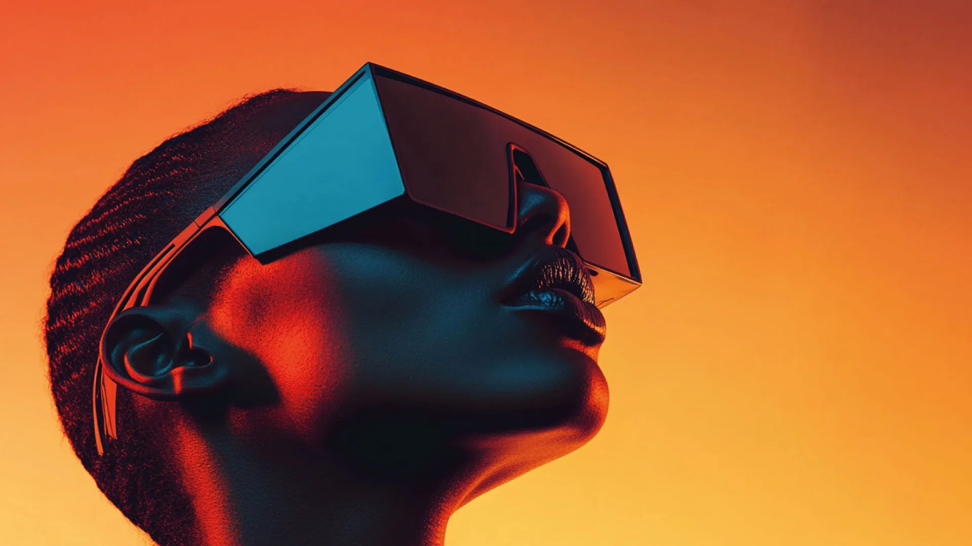 Perfil de una persona con gafas futuristas de lentes espejados sobre un fondo naranja